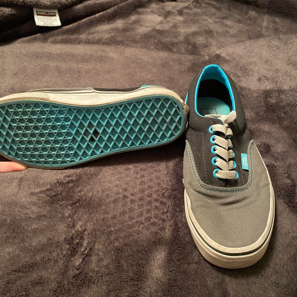 Vans - Picture 2 of 4